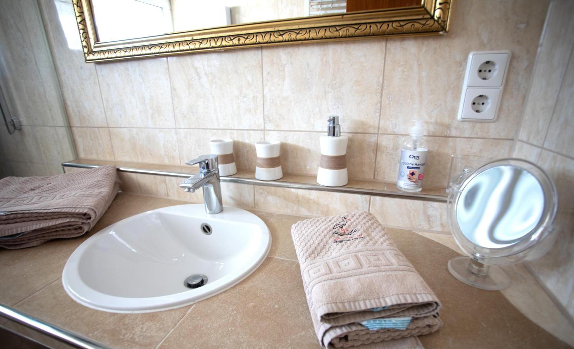 Storchennest - Schoenes, Ruhiges Apartment Mit Sonnenterrasse เทตต์นัง ภายนอก รูปภาพ