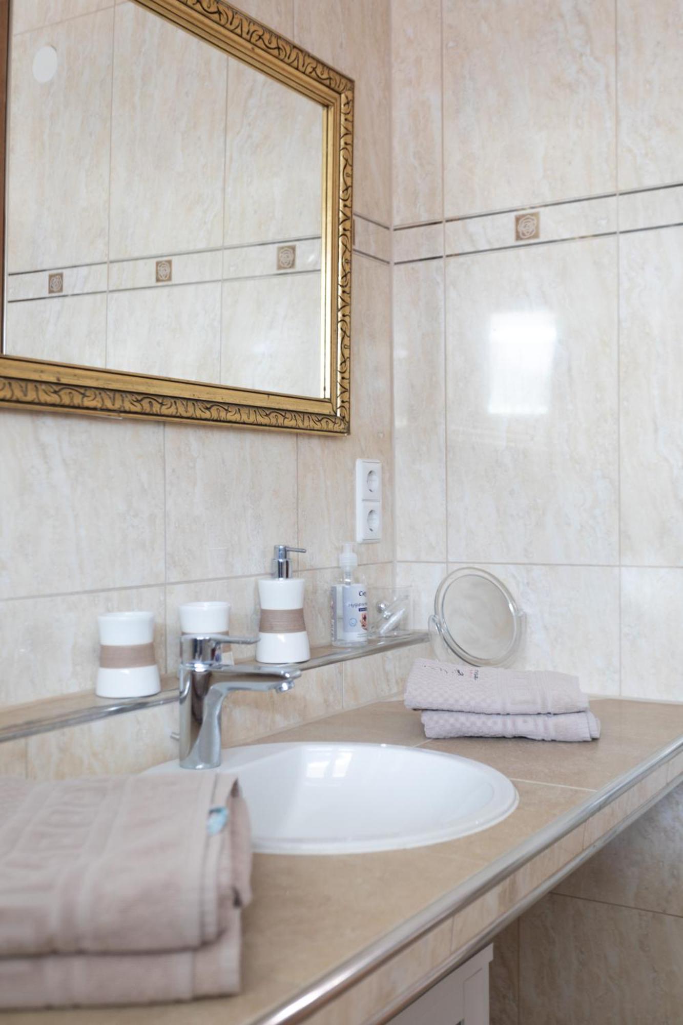 Storchennest - Schoenes, Ruhiges Apartment Mit Sonnenterrasse เทตต์นัง ภายนอก รูปภาพ