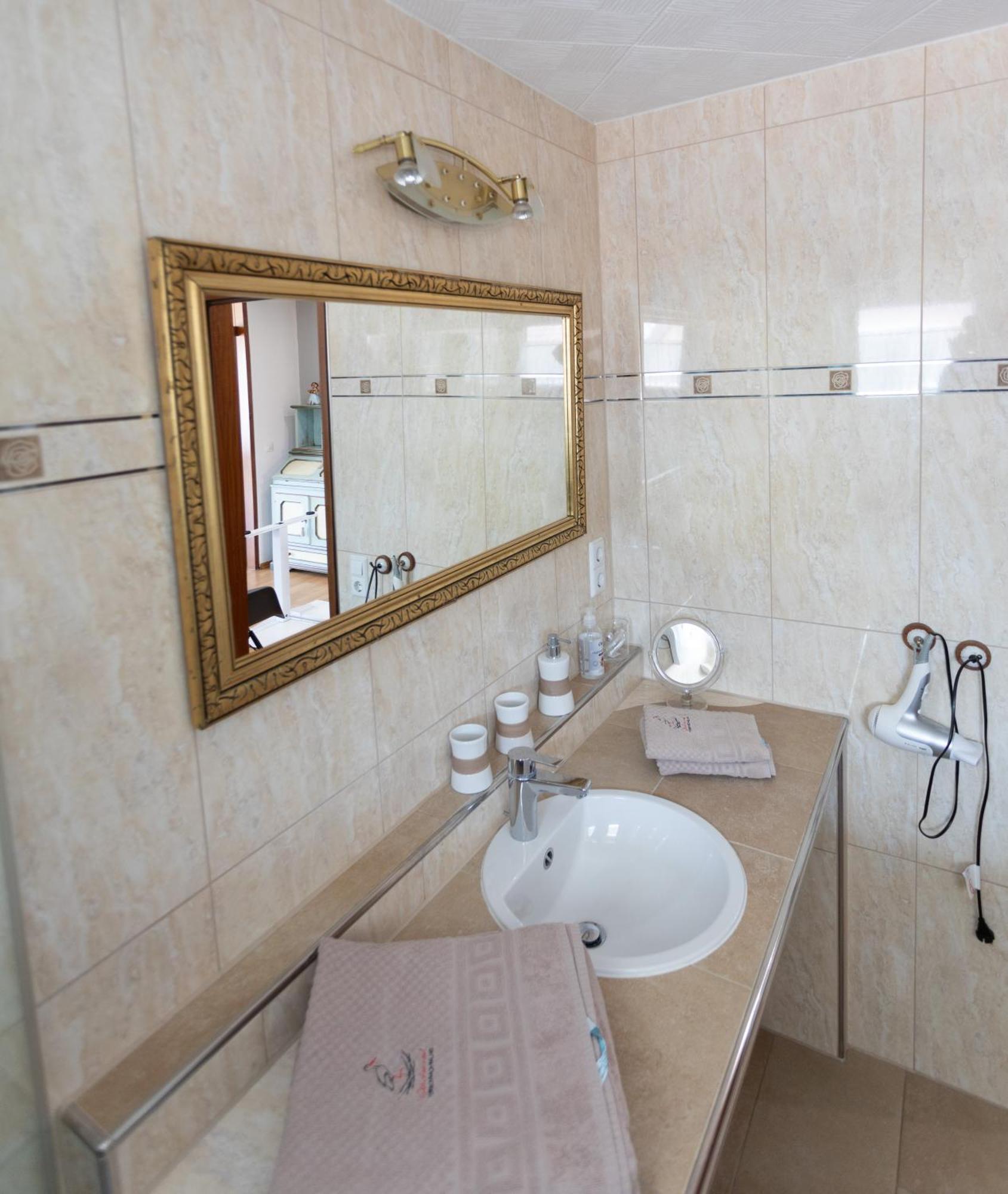 Storchennest - Schoenes, Ruhiges Apartment Mit Sonnenterrasse เทตต์นัง ภายนอก รูปภาพ